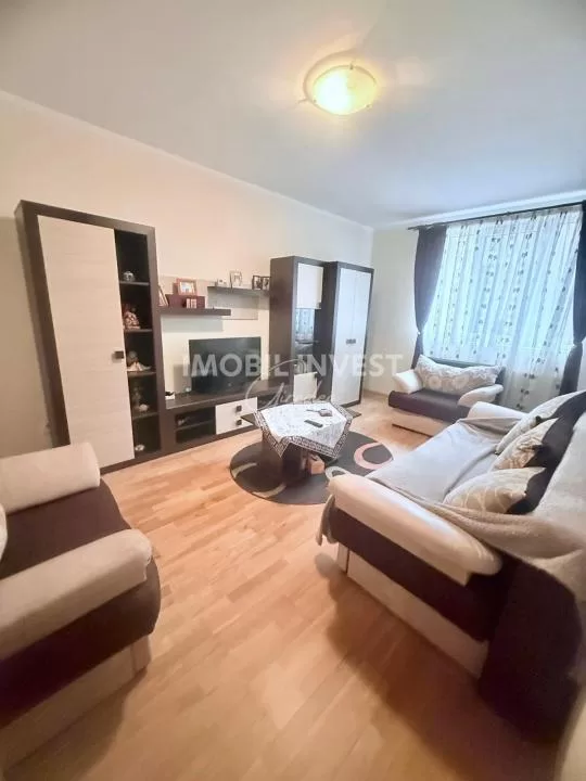 Apartament 3 camere de închiriat, etaj 1, mobilat și utilat complet — fotografia 1