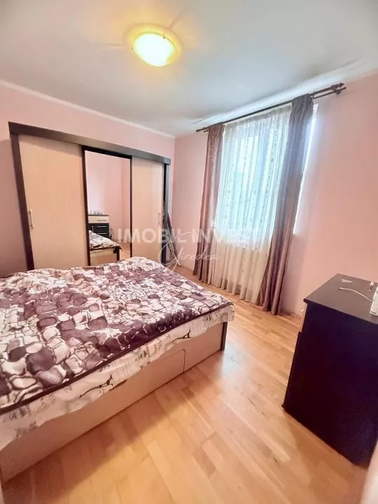 Apartament 3 camere de închiriat, etaj 1, mobilat și utilat complet — fotografia 3