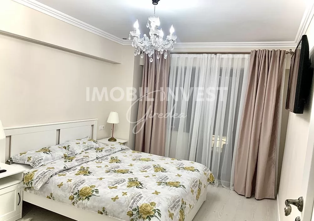 Apartament 3 camere, etaj 2, bloc cu lift, zona Cetate — fotografia 1