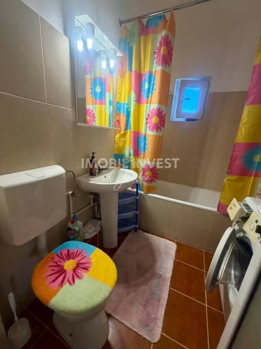 Garsonieră de închiriat,complet mobilată și utilată,bucătărie separată — fotografia 3