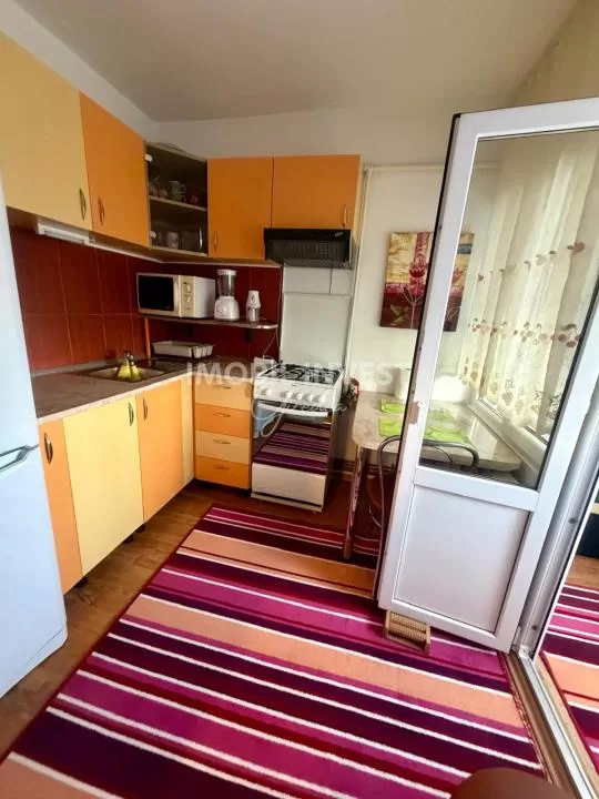 Garsonieră de închiriat,complet mobilată și utilată,bucătărie separată — fotografia 2