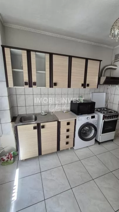 Apartament cu 2 camere de închiriat, etaj intermediar, zona Cetate — fotografia 3