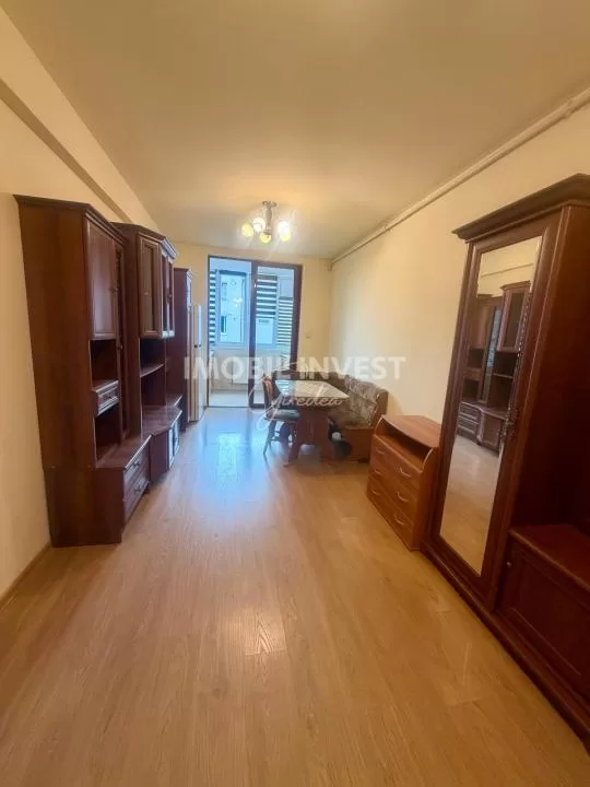 Apartament cu 3 camere, complet mobilat,loc de parcare și boxă — fotografia 1