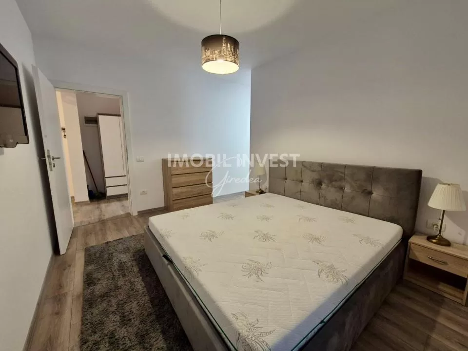 Apartament de închiriat în Centru, bloc nou,2 camere, balcon — fotografia 3