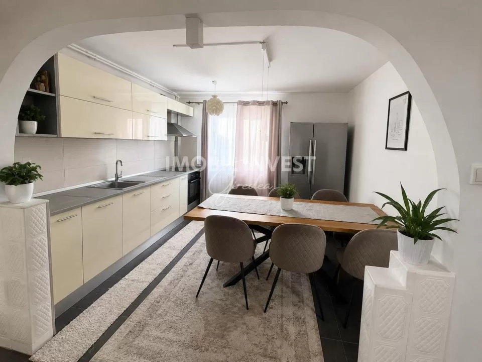 Apartament 3 camere de închiriat – Cetate – 67 mp, parcare, /lună — fotografia 3