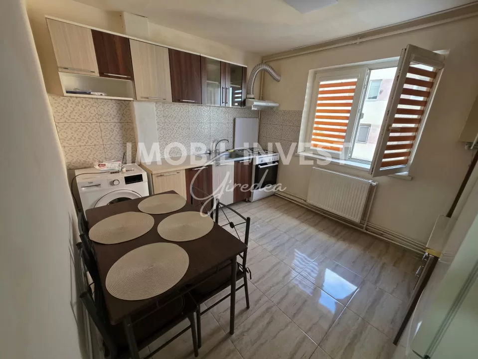 Garsonieră spațioasă de închiriat, 43 mp | Etaj 1 | Loc de parcare — fotografia 1