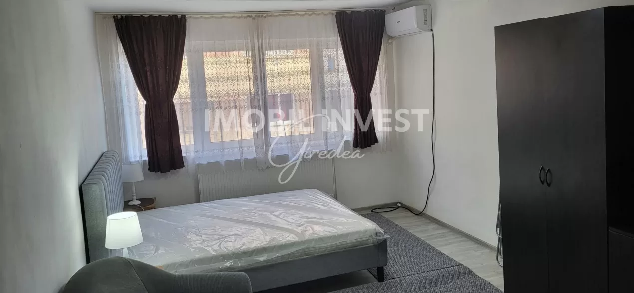 Garsonieră spațioasă de închiriat, 43 mp | Etaj 1 | Loc de parcare — fotografia 3