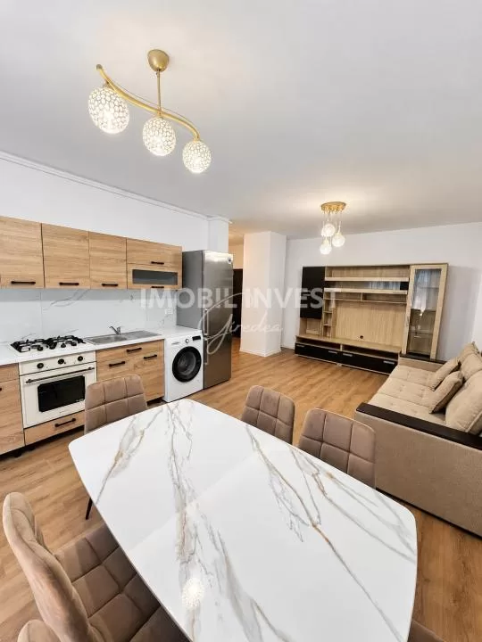 Apartament 3 camere, bloc nou, etaj 2, balcon, parcare — fotografia 1